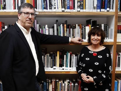 Guillermo Altares y Rosa Montero, en la Biblioteca Joaquín Leguina.