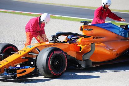 A la espera de confirmación oficial por parte del equipo se cree que la raíz del percance hay que buscarla en las entrañas del McLaren, probablemente en el propulsor, que provocó una pérdida de aceite considerable.