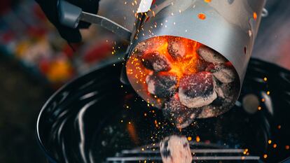 Gracias a su tapa y ventilación, la temperatura de las barbacoas Weber se controla de manera óptima para cocinar a la perfección carnes, pescados y verduras. Así, el calor se mantiene de manera eficiente, asegurando una temperatura constante y una cocción uniforme.