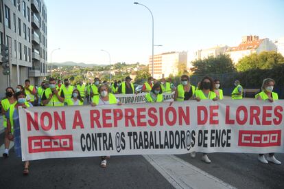 Manifestación de trabajadores de Ence, en Pontevedra, tras conocerse la sentencia de la Audiencia Nacional.