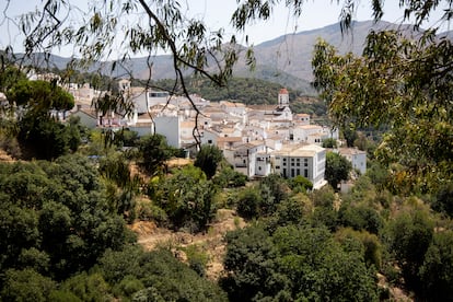 Una vista del pueblo de Genalguacil (Málaga).