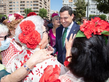 El presidente de la Junta de Andalucía, Juan Manuel Moreno, el día 5 en la feria de Sevilla.