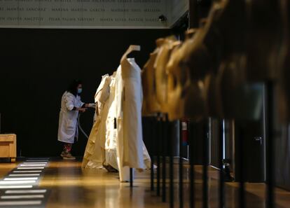 Los maniquíes creados para la ocasión, listos para ser vestidos.