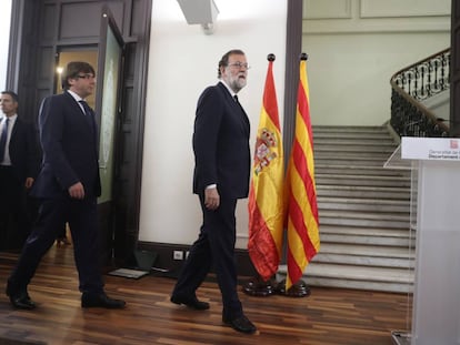 Mariano Rajoy junto al presidente catal&aacute;n Carles Puigdemont.