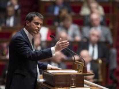 El primer ministro francés, Manuel Valls, pronuncia su discurso ante la Asamblea Nacional en París, Francia, el 8 de abril de 2014. Valls, nombrado nuevo jefe del gobierno galo el pasado 31 de marzo, ha detallado ante los miembros del Parlamento la hoja de ruta de esta nueva etapa.