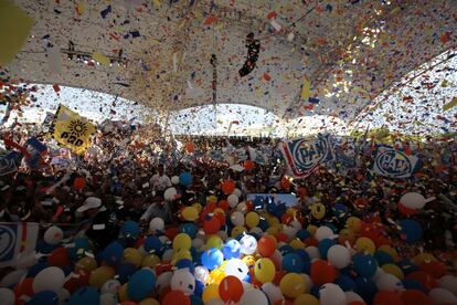 Al final se despidió en medio de globos y confeti.