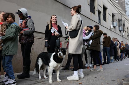 Cuando cierren los colegios electorales, comenzar un goteo de proyecciones y resultados. Las encuestas siguen dando unos mrgenes muy estrechos de diferencia entre el candidato republicano, Donald Trump, de 78 a?os, y la demcrata Kamala Harris, de 60. Ganar quien alcance los 270 votos electorales sobre un total de 538.