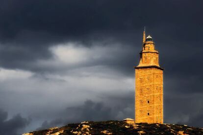 La Torre de Hércules, de 57 metros de altura, construido en el siglo I durante la época romana.