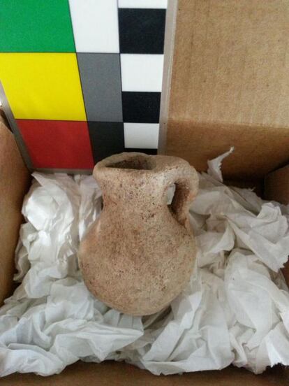 Una vasija rescatada en la zona donde se llevan a cabo las excavaciones de la ciudad bíblica de Gat.