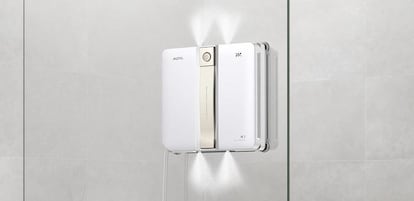 Pulverizado con el limpiacristales MOVA N1