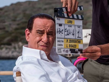  Toni Servillo caracterizado como Silvio Berlusconi en la película de Paolo Sorrentino. 