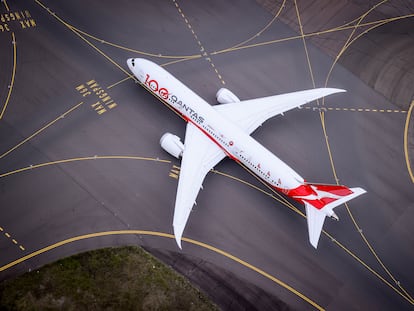 Vista de un avión de la aerolínea Qantas, en Sídney.