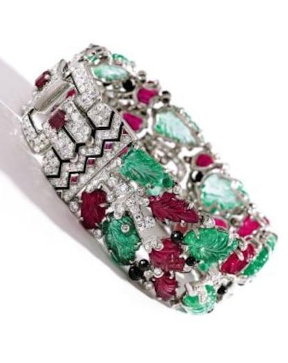 Pulsera de rubís, esmeraldas y diamante realizado por Cartier para Estée Lauder.