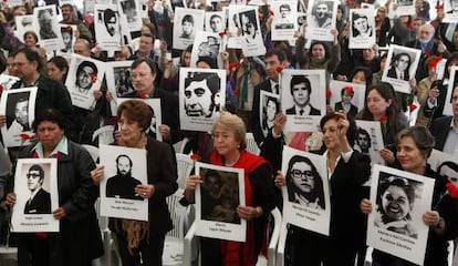 Michelle Bachelet en el antiguo centro de tortura de Villa Grimaldi.