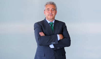 Julio Fernández-Clemente se incorpora a Ayming como director de relaciones institucionales. Antes de unirse a la firma, desempeñó durante 12 años el cargo de director general en Arosa I+D, consultora que fue adquirida por ClarkeModet en 2022. Fernández-Clemente es licenciado en Ingeniería Agrónoma por la Universidad Politécnica de Madrid y tiene un MBA en el Instituto de Empresa.
