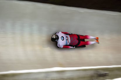 Tomass Dukurs, de Letonia, en un momento de la primera carrera de la Copa del Mundo de Skeleton celebrada en Winterberg (Alemania).