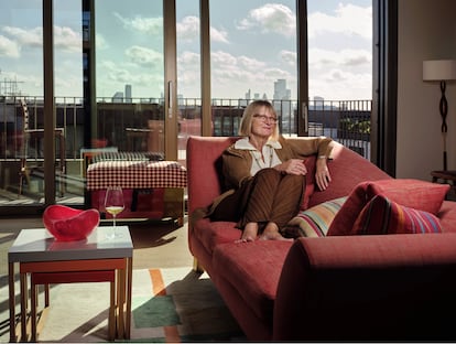 Jancis Robinson, en su apartamento de Kings Cross, en Londres.