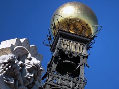 Detalle de la fachada del Banco de Espa&ntilde;a.