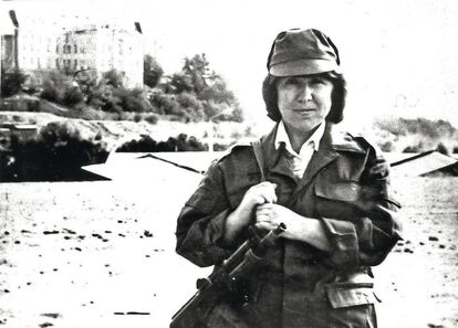 La autora, en 1988 en Kabul, durante la invasión soviética a Afganistán. De aquella experiencia salió su libro Los chicos de zinc y cambió la visión de su país.