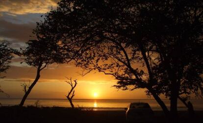 Atardecer en Playa Colorado en la costa del Océano Pacífico de Nicaragua.