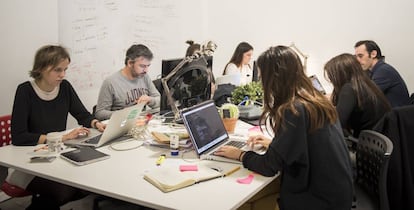 Empleados de la startup Glovo, en Barcelona.