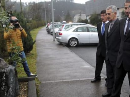 I&ntilde;igo Urkullu visita este mi&eacute;rcoles el monolito en recuerdo de Joxe Mar&iacute;a Korta, asesinado por ETA en la puerta de su empresa en Zumaia. 