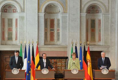 Rajoy, Hollande, Merkel y Monti, en la conferencia de prensa en Roma.