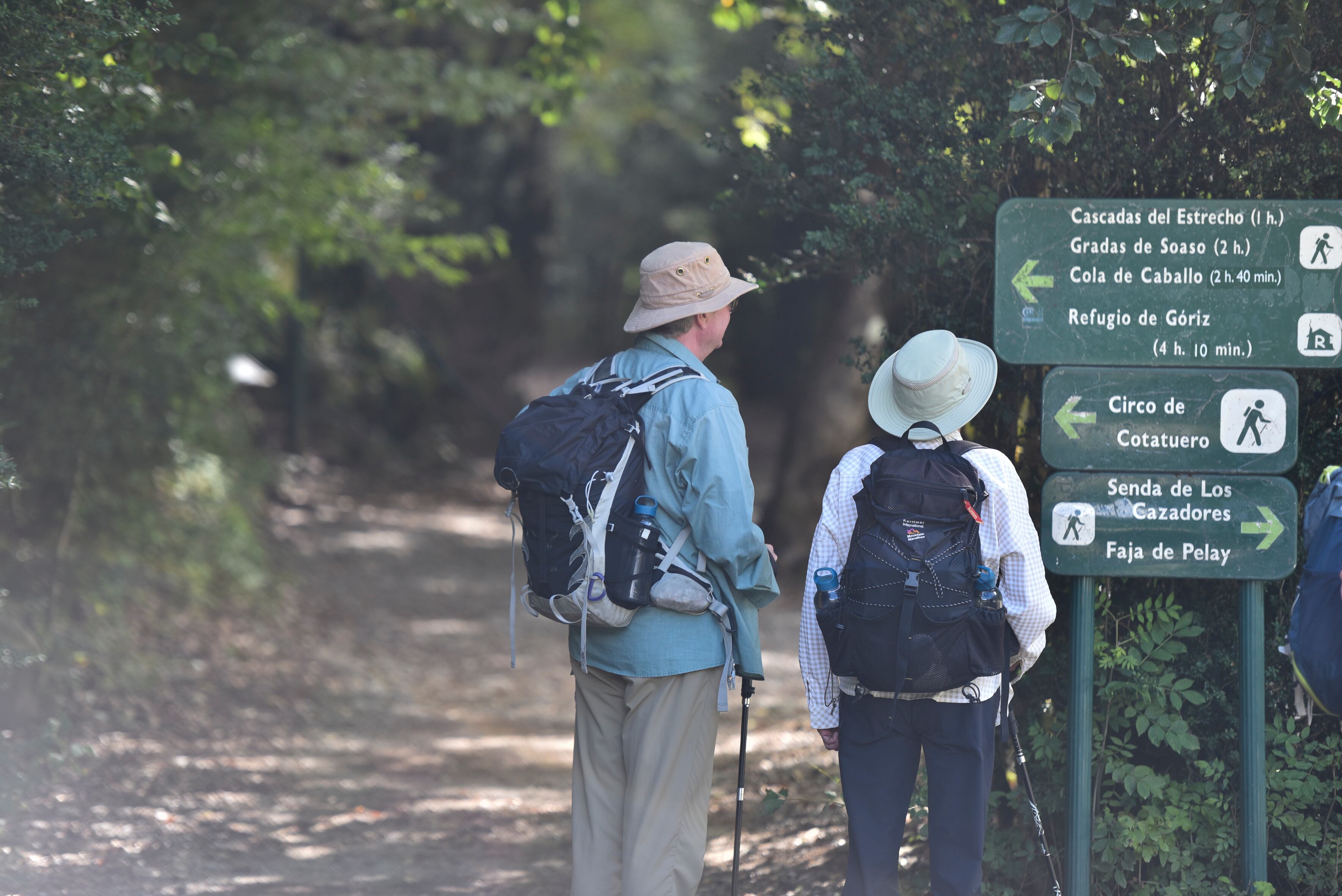 Señalización para senderistas en el parque nacional de Ordesa y Monte Perdido.