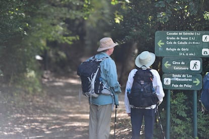 Señalización para senderistas en el parque nacional de Ordesa y Monte Perdido.