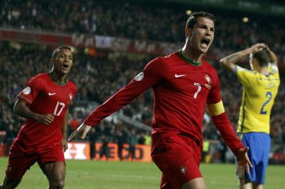 Cristiano Ronaldo celebra el gol ante Suecia. 