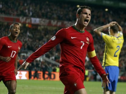 Cristiano Ronaldo celebra el gol ante Suecia. 