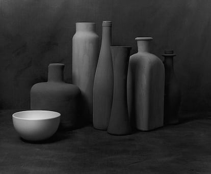 Las naturalezas muertas configuran una nueva etapa y constituyen otra gran lección de fotografía rebosante de buena inspiración, y excelente composición. Fotografía: Homenaje a Morandi, 2007.