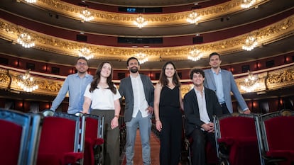 Los premiados Andreu Dotti Boada, Gabriela Asturias, Antoni Forner-Cuenca, Valentina Agudelo, Manuel Bouzas Barcala y Pablo Sánchez Bergasa este lunes en el Liceu de Barcelona.