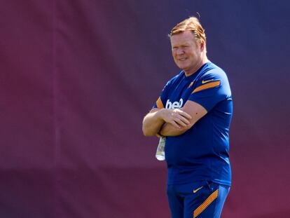 Ronald Koeman, durante un entrenamiento del Barcelona.