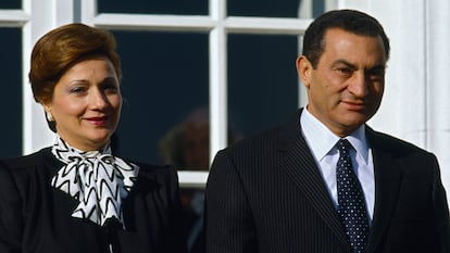 El fallecido dictador egipcio, Hosni Mubarak, y su esposa Suzanne, en 1984.