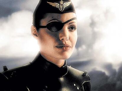 Angelina Jolie, en una imagen de <i>Sky captain y el mundo del mañana.<i>