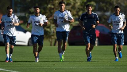 Messi, Ag&uuml;ero, Rojo y Di Mar&iacute;a entrenan antes de viajar a Bolivia. 