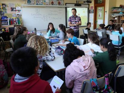 Alumnos en el Colegio Público Fernando de los Ríos de Las Rozas (Madrid).