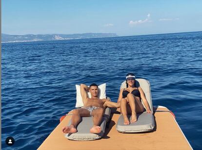 El futbolista Cristiano Ronaldo y su pareja, Georgina Rodriguez, también llevan un verano muy atareado compartiendo imágenes desde su yate, ya sea en pareja...