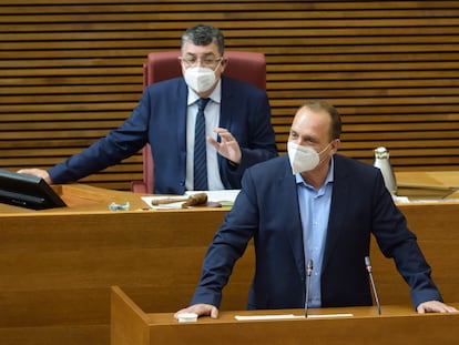 El vicepresidente segundo de la Generalitat, Rubén Martínez Dalmau, en una sesión en las Cortes.