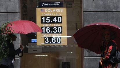 La cotización del dólar frente al peso mexicano.