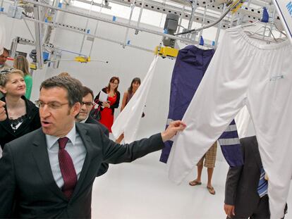 El presidente de la Xunta, Alberto Núñez Feijóo, ayer en la inauguración de la Fundosa Lavanderías Industriales, en Santiago.