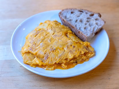 El pincho de tortilla de patata de Pote se ha convertido en uno de los más aclamados de Madrid.