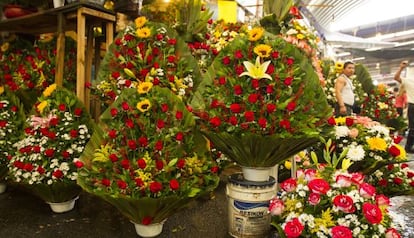 Flores en el Mercado de Jamaica para el día de la madre, México.