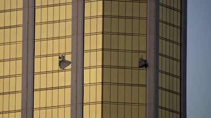 As janelas por onde Paddock disparou, no hotel Mandalay Bay