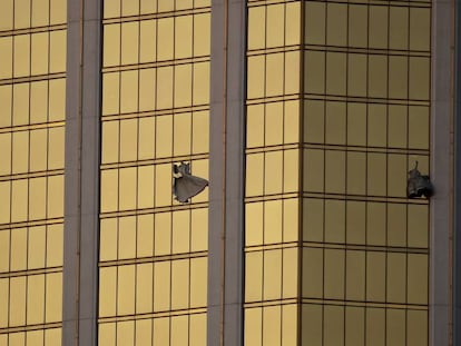 As janelas por onde Paddock disparou, no hotel Mandalay Bay