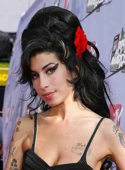 La cantante británica Amy Winehouse, candidata a seis premios Grammy.