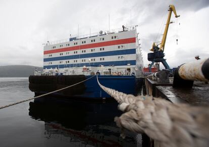 Un viaje de 5.000 kilómetros hasta la punta oriental de la costa ártica rusa que ha disparado las alarmas de los ecologistas, que ven un riesgo innecesario de catástrofe nuclear.