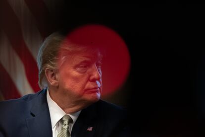 Donald Trump durante una reunión con los representantes de la industria de viajes y turismo.