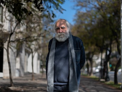 Roberto Merino, escritor y cronista chileno, en el sector oriente de Santiago, el 2 de septiembre de 2024.